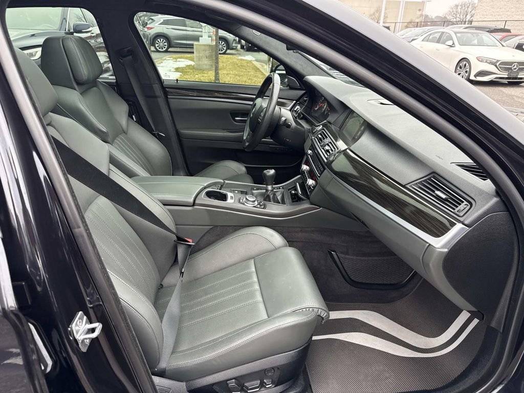 Used 2013 BMW M5 RWD image 40