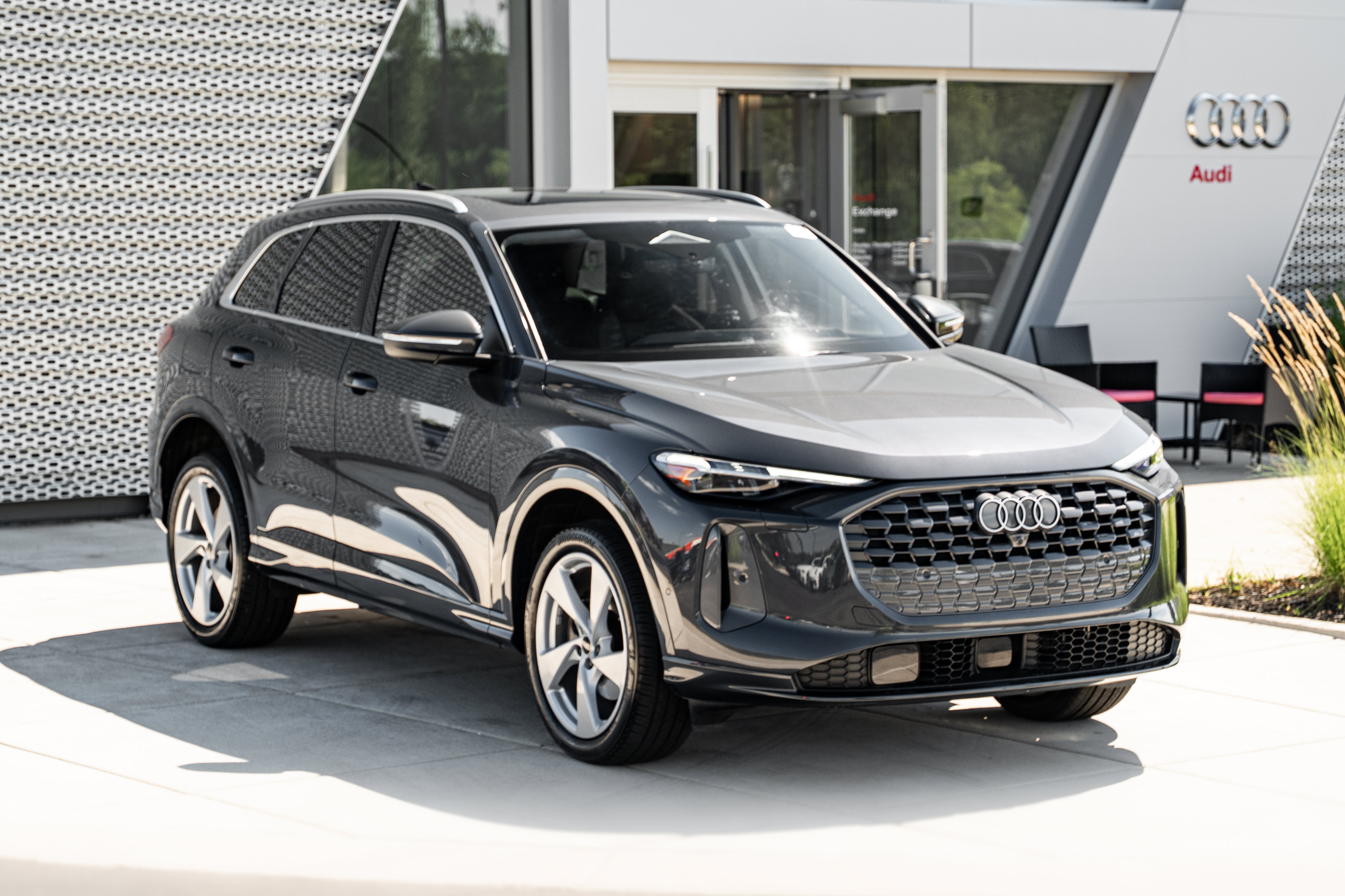 Certified 2025 Audi Q5 Premium Plus w/ Premium Plus AWD/4WD image 2