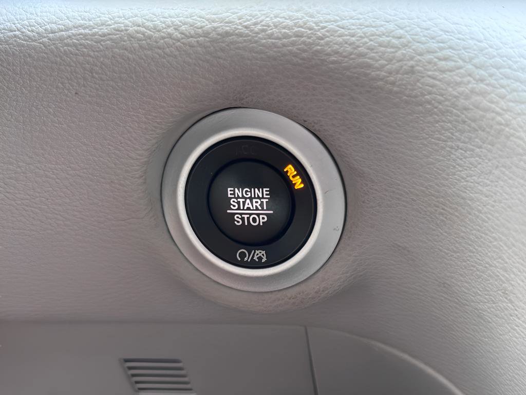 Used 2022 Chrysler Pacifica Limited FWD image 17