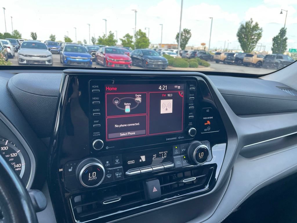 Used 2021 Toyota Highlander XLE FWD image 16