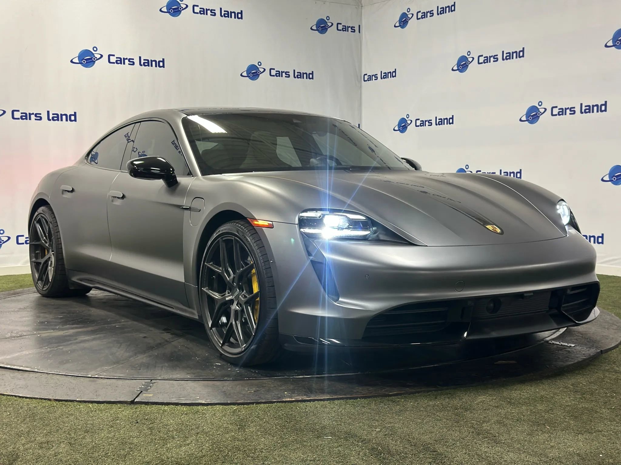 Used 2020 Porsche Taycan Turbo S image 1