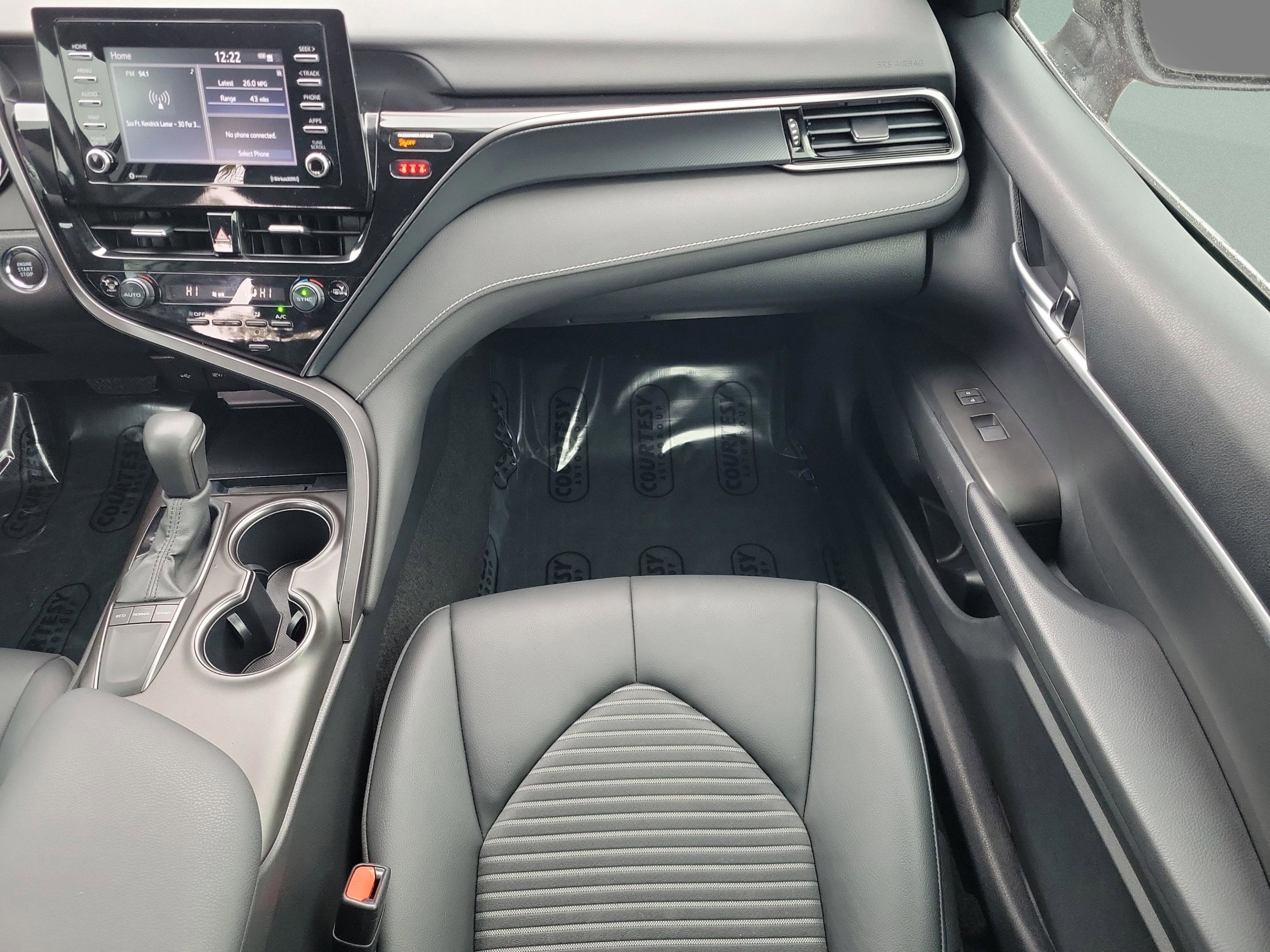 Used 2023 Toyota Camry SE image 11