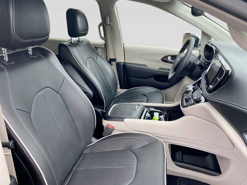 Used 2023 Chrysler Pacifica Limited w/ Trailer Tow Group image 30