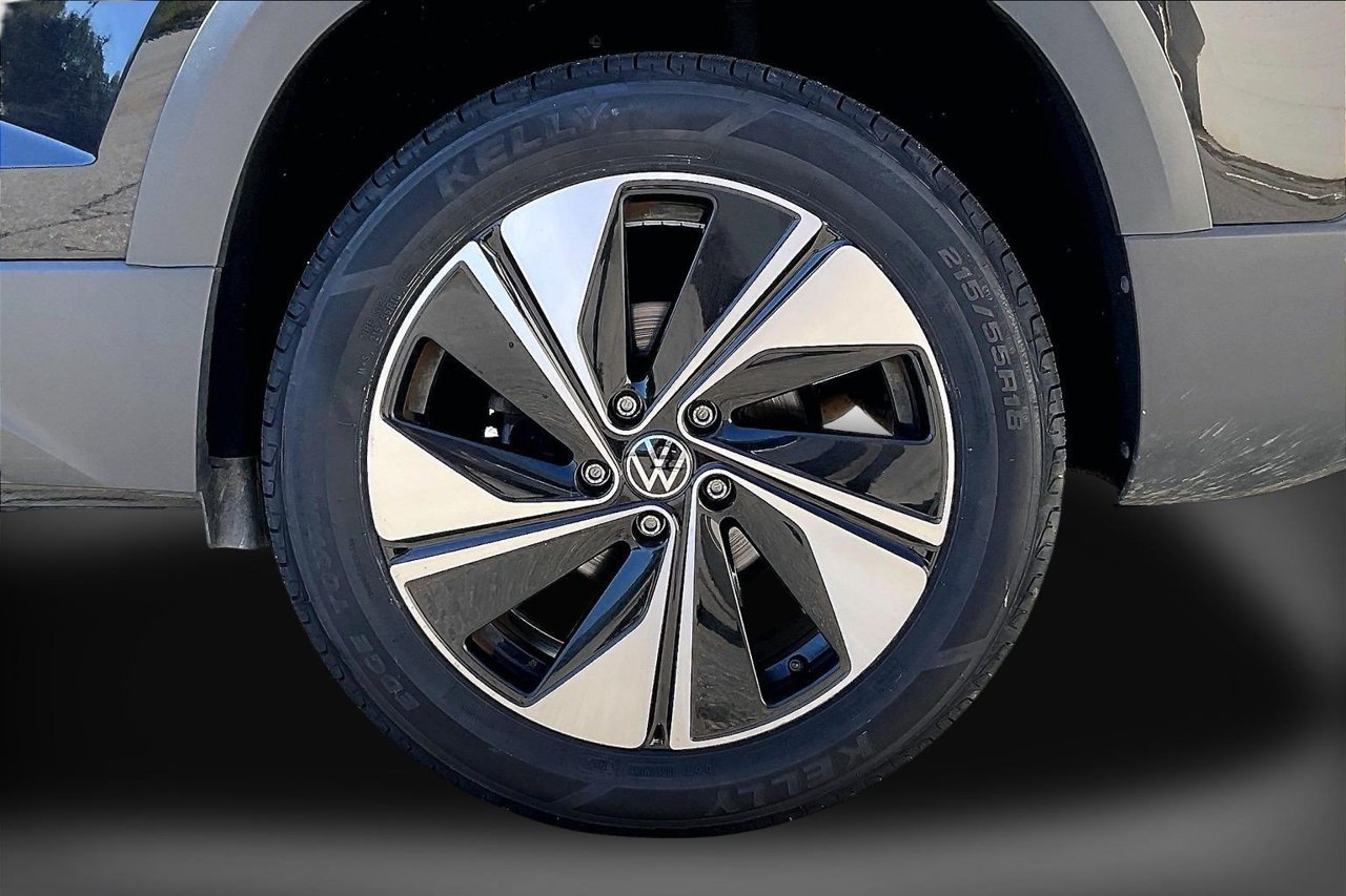 Used 2024 Volkswagen Taos SE AWD/4WD image 35