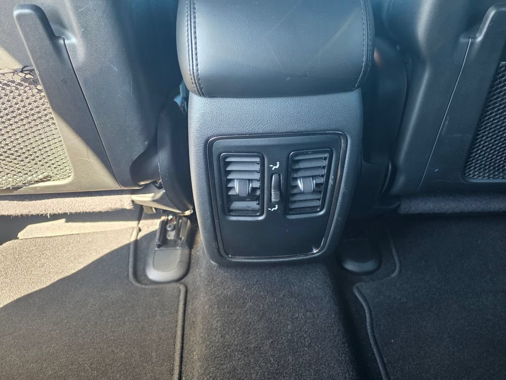 Used 2020 Jeep Grand Cherokee Laredo AWD/4WD image 11