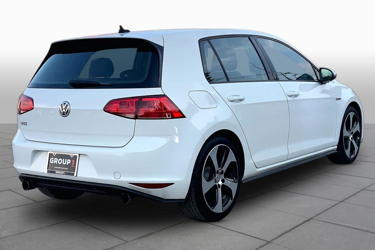 Used 2017 Volkswagen GTI SE FWD image 13