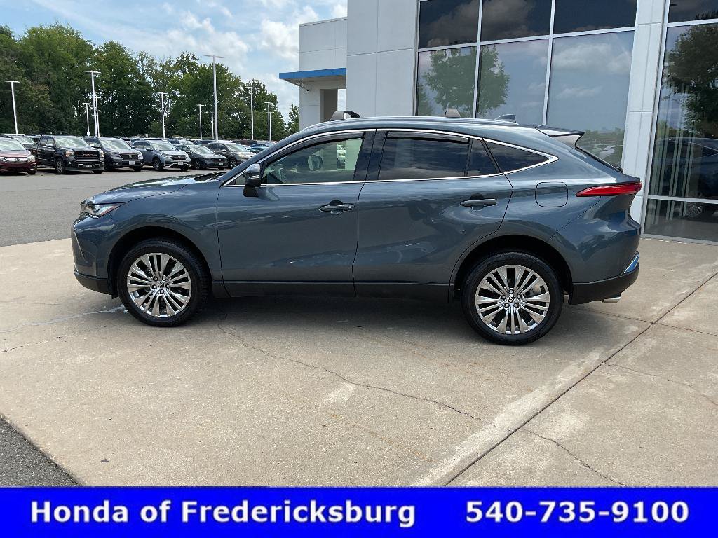Used 2022 Toyota Venza XLE AWD/4WD image 3