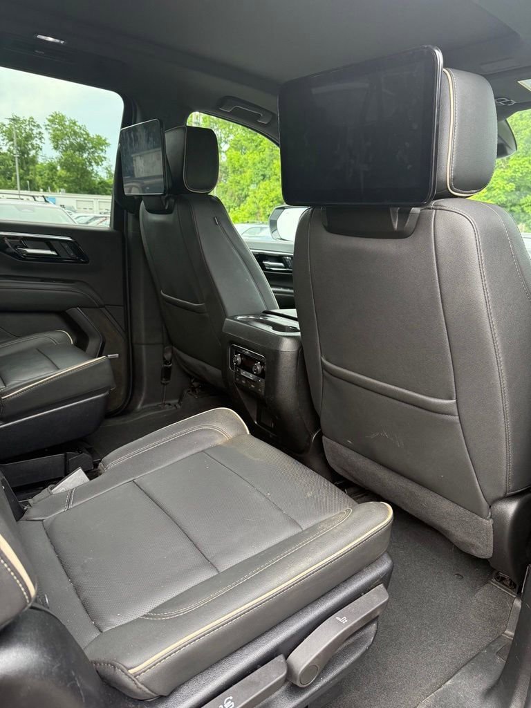Used 2025 Chevrolet Suburban Premier AWD/4WD image 22