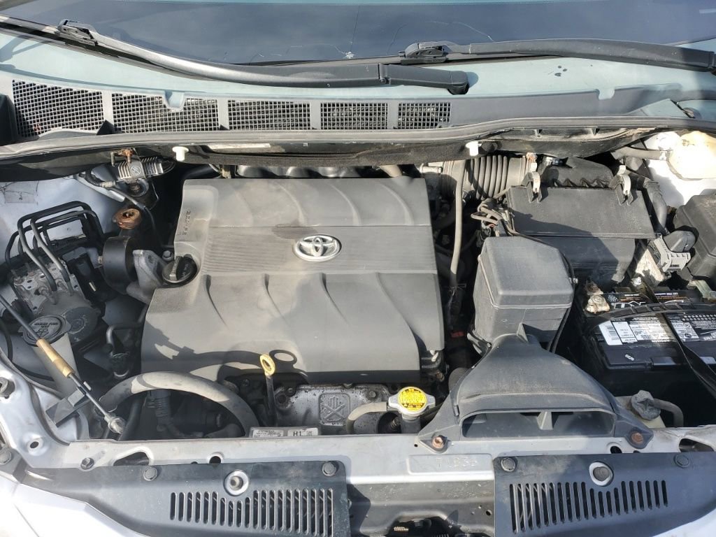 Used 2015 Toyota Sienna LE image 10