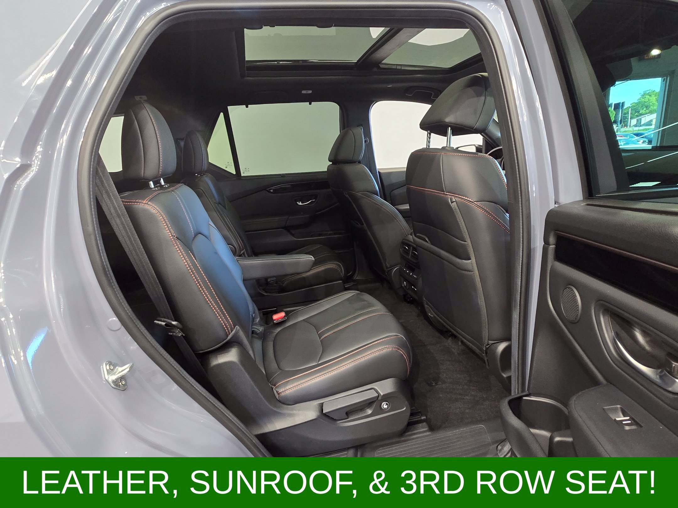 Used 2025 Honda Pilot TrailSport image 11