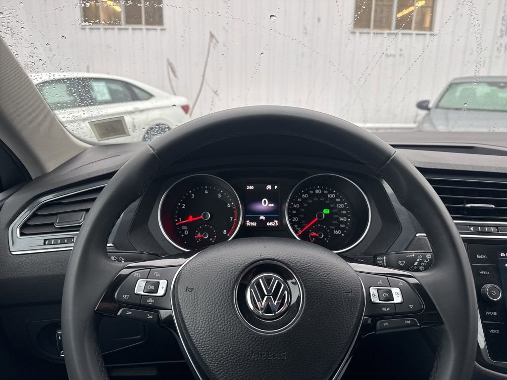 Used 2020 Volkswagen Tiguan SE image 11