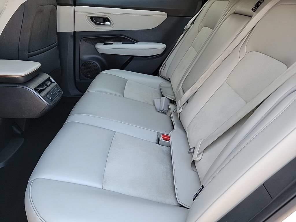 Used 2024 Nissan Ariya AWD image 15