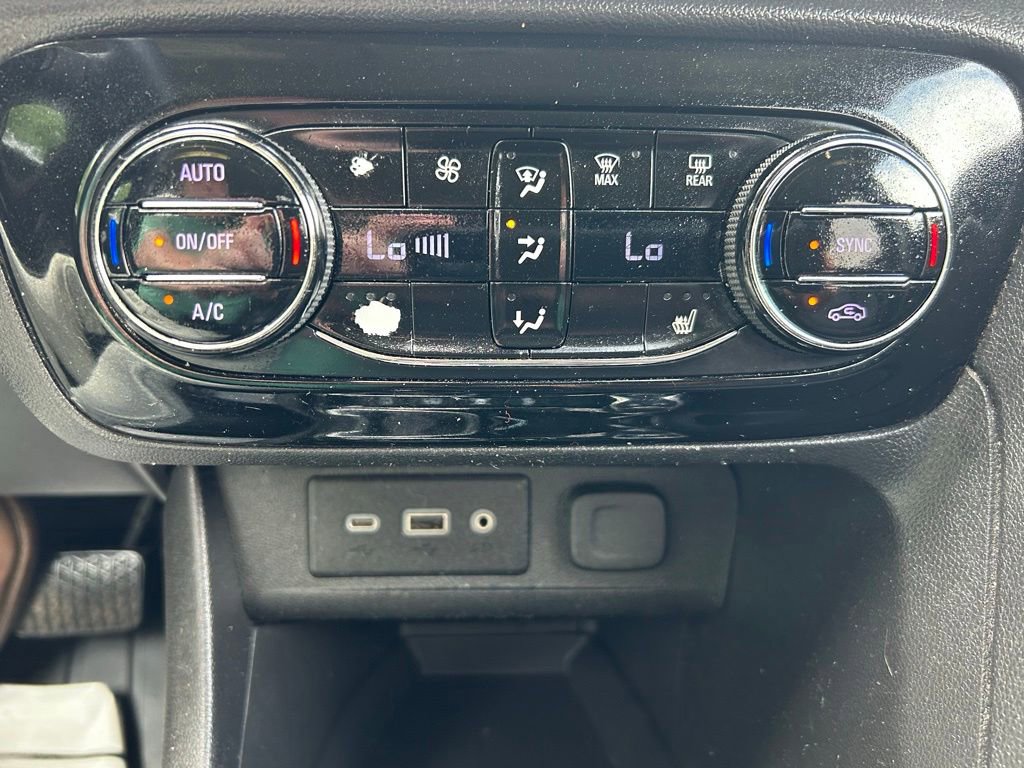 Used 2021 Buick Encore GX Select AWD/4WD image 27