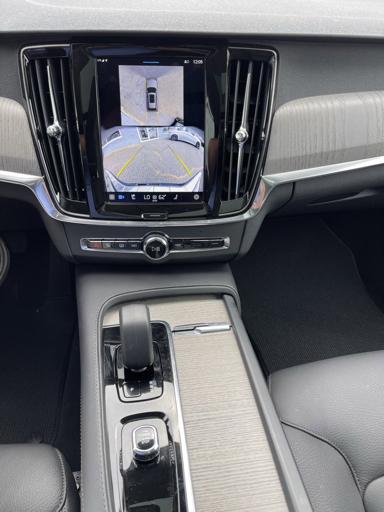 Used 2025 Volvo V90 B6 Cross Country Plus w/ Protection Package Premier image 19