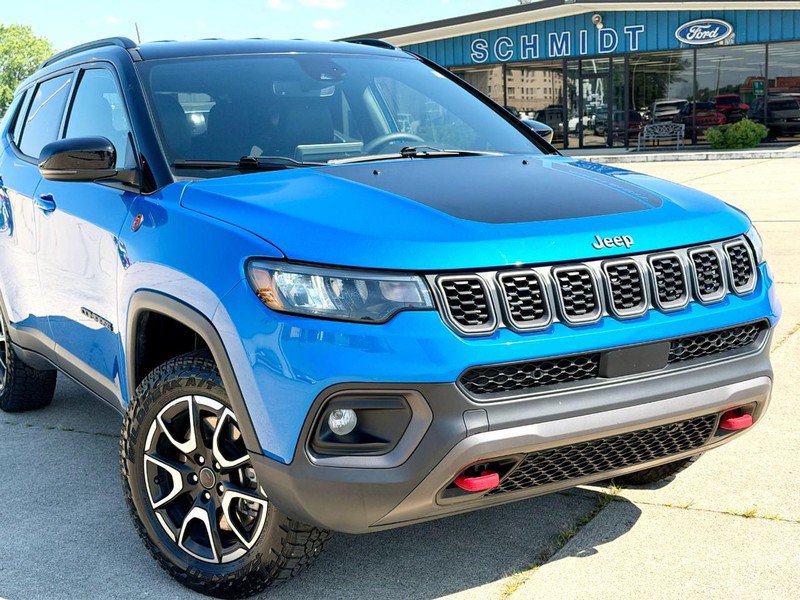 Used 2025 Jeep Compass Trailhawk AWD/4WD image 9