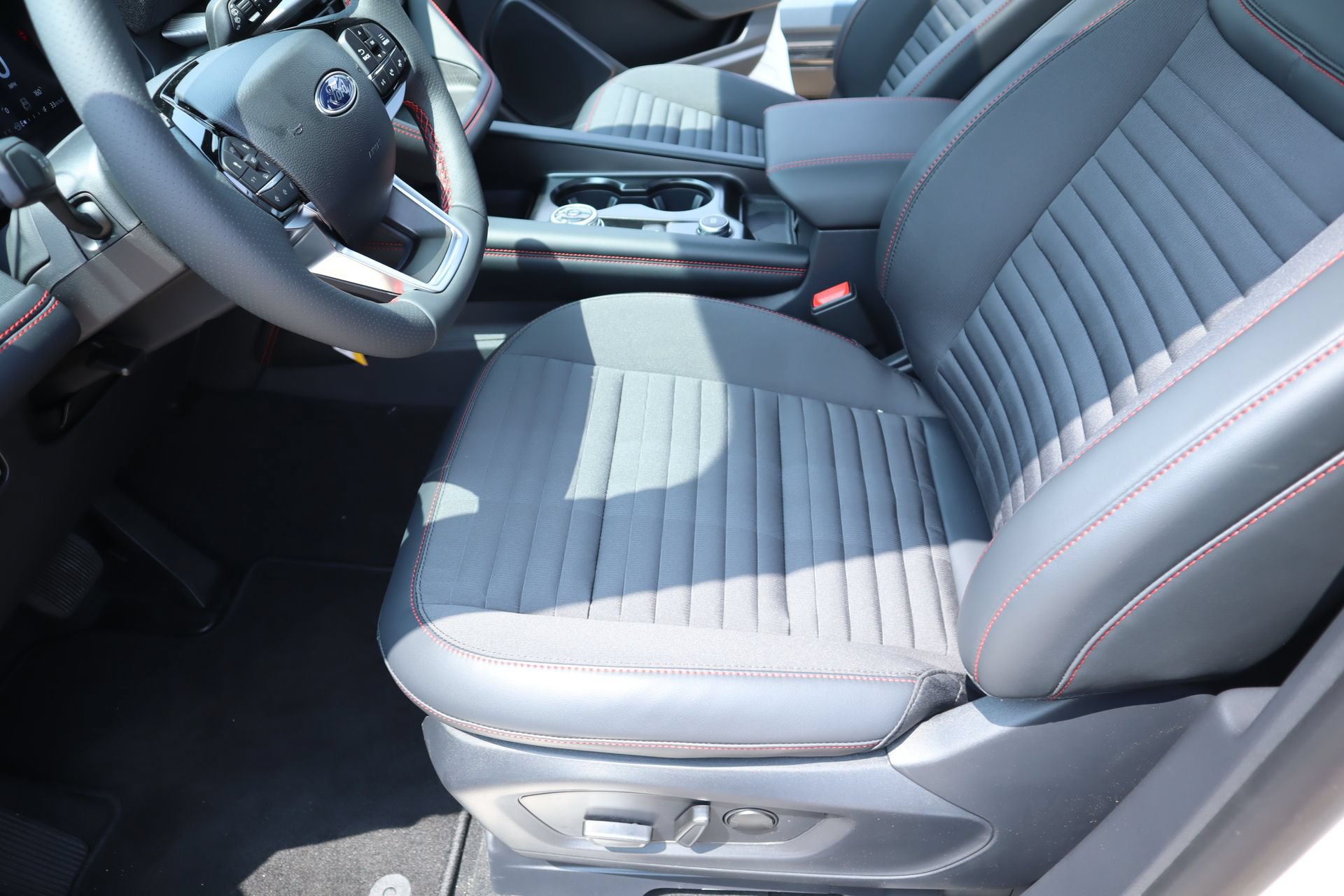 New 2026 Ford Explorer ST-Line w/ ST-Line Street Pack AWD/4WD image 10