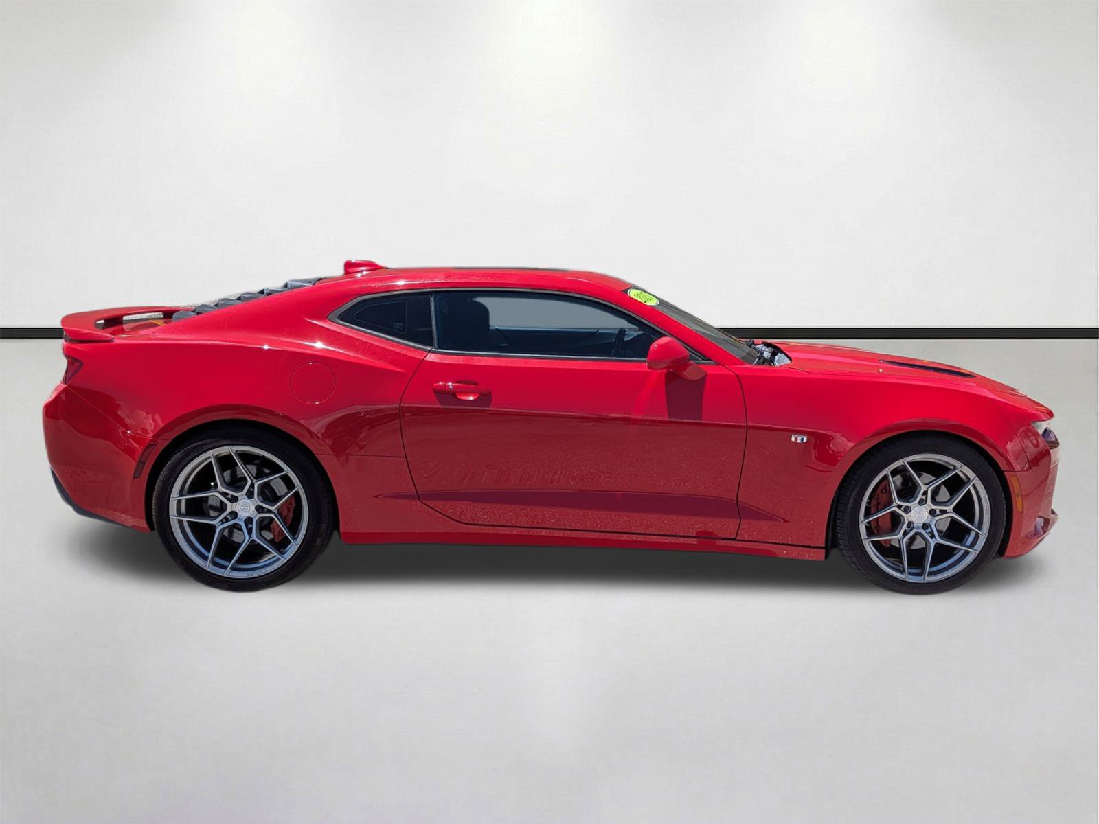Used 2017 Chevrolet Camaro SS RWD image 3