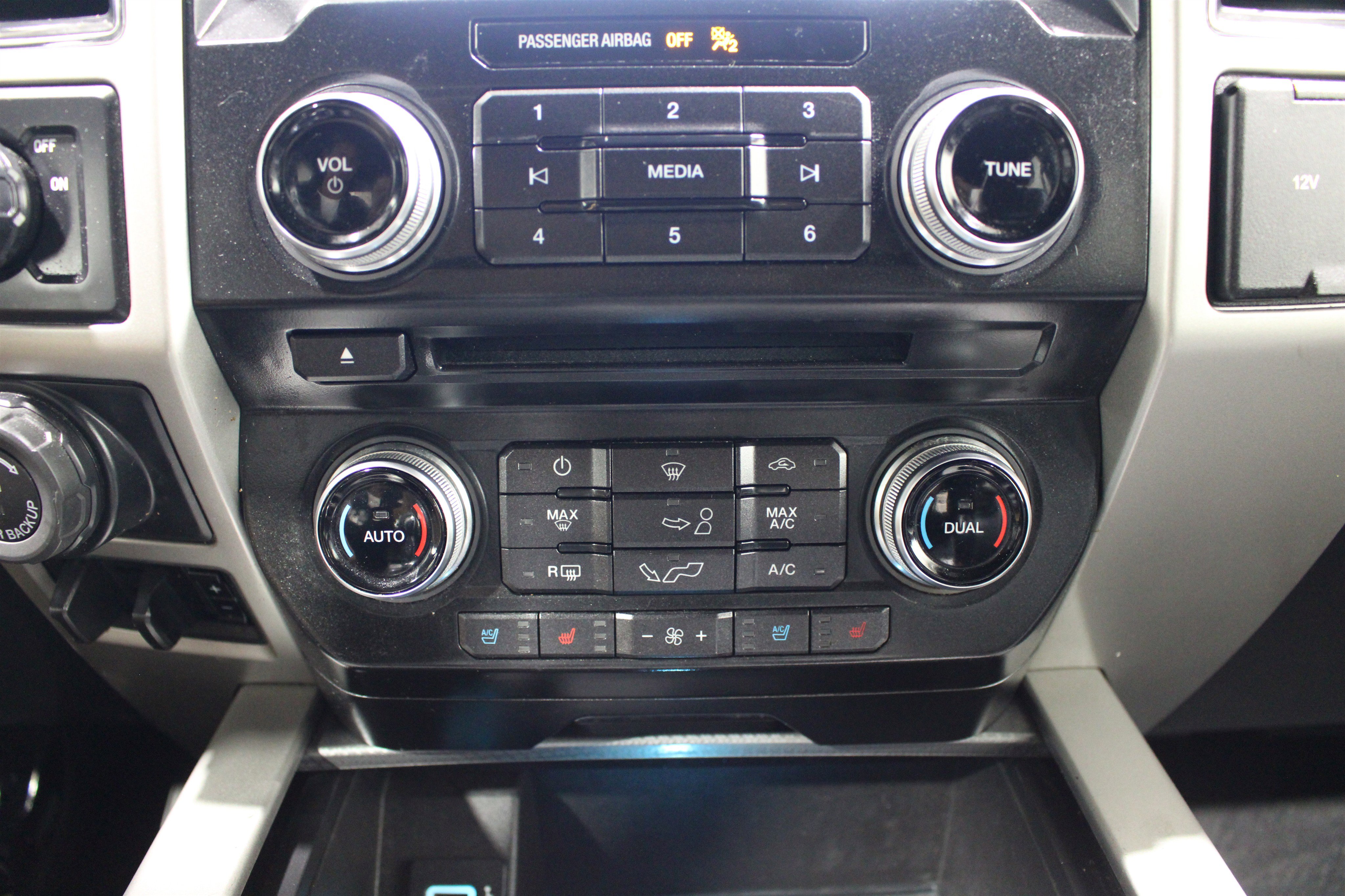 Used 2017 Ford F150 Lariat w/ Equipment Group 502A Luxury RWD image 16
