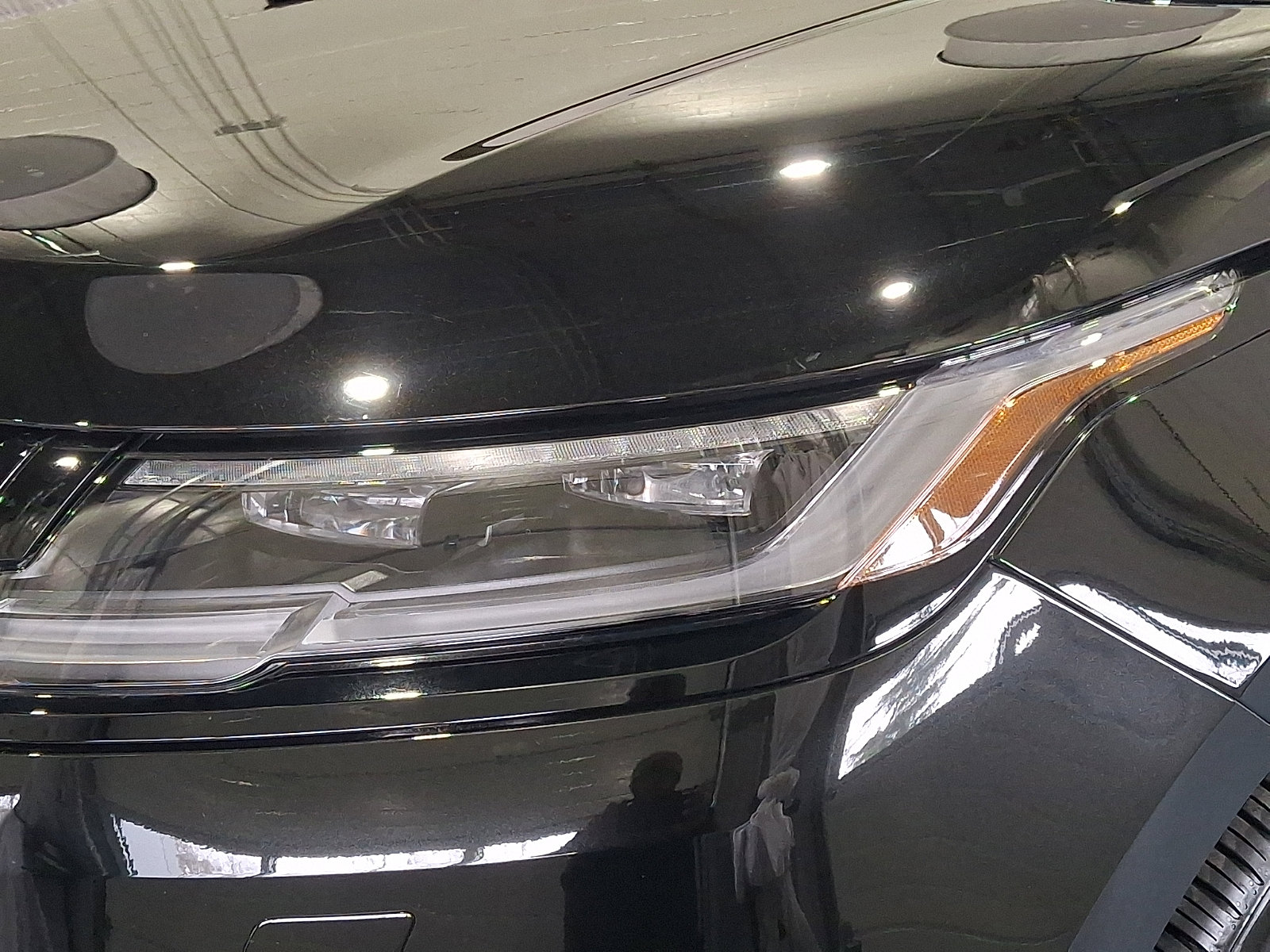 Certified 2026 Land Rover Range Rover Velar Dynamic SE AWD/4WD image 9