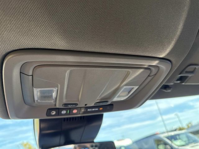 Used 2025 Chevrolet Silverado 1500 LT image 34