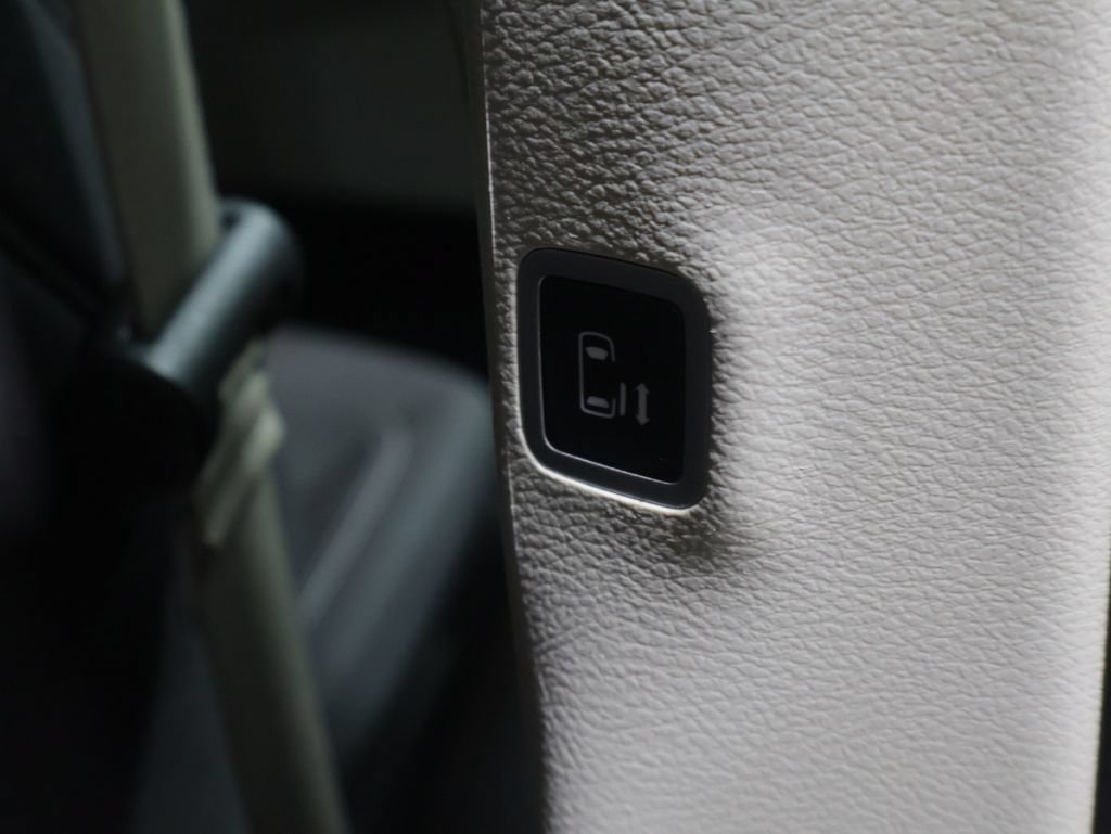Certified 2023 Chrysler Voyager LX FWD image 24
