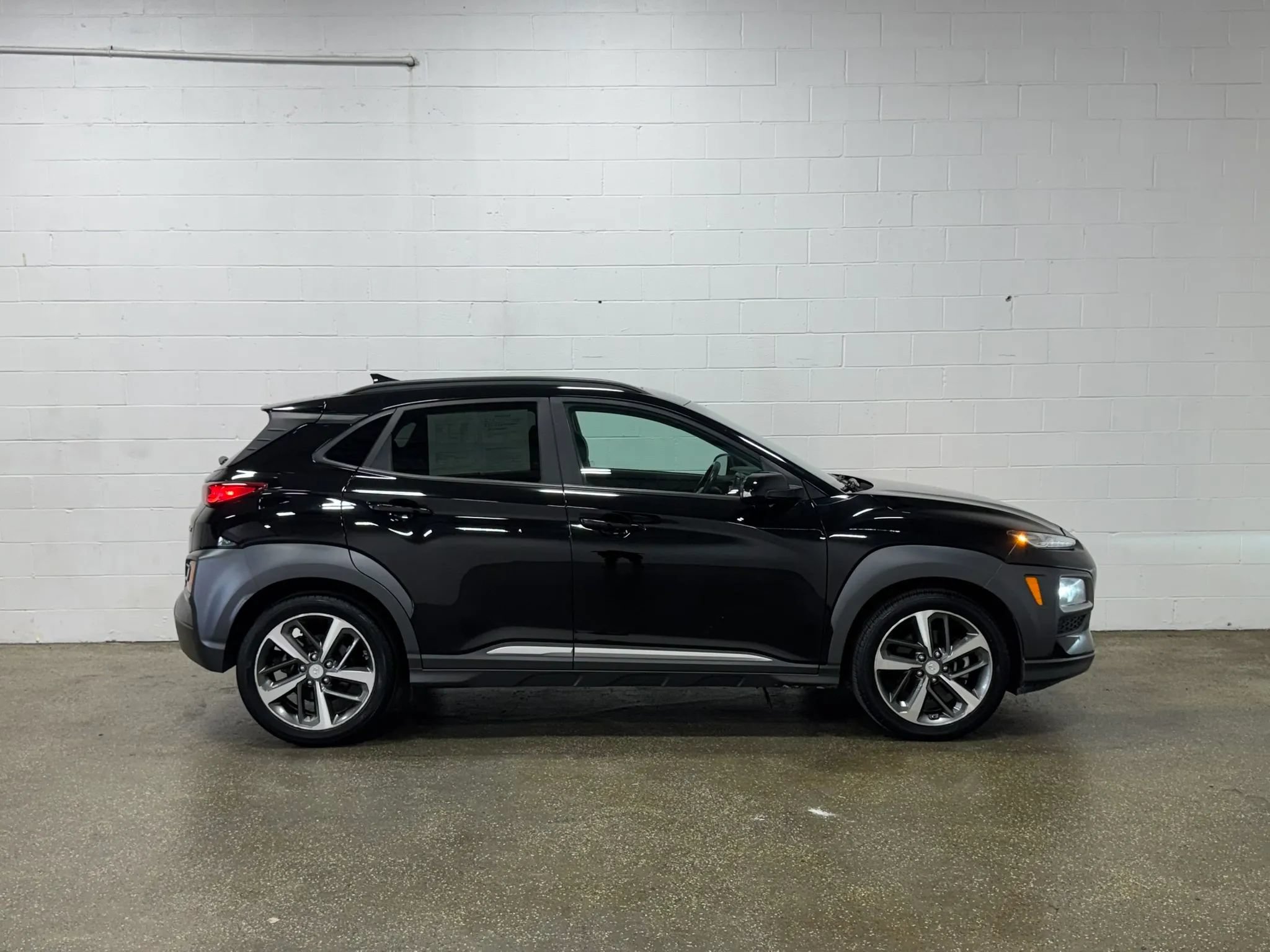 Used 2020 Hyundai Kona Limited FWD image 2