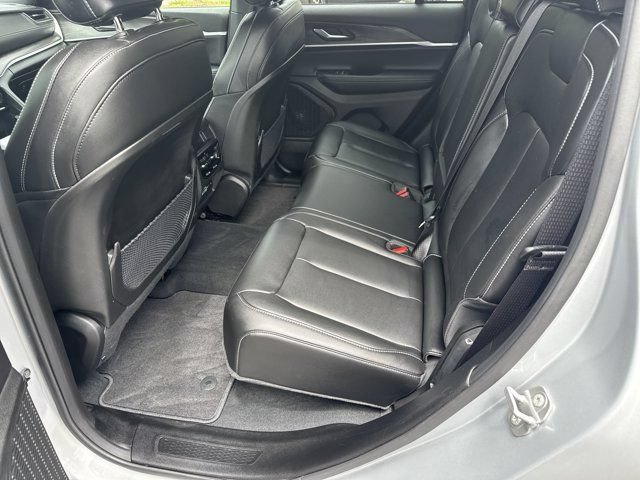 Used 2025 Jeep Grand Cherokee Limited AWD/4WD image 25