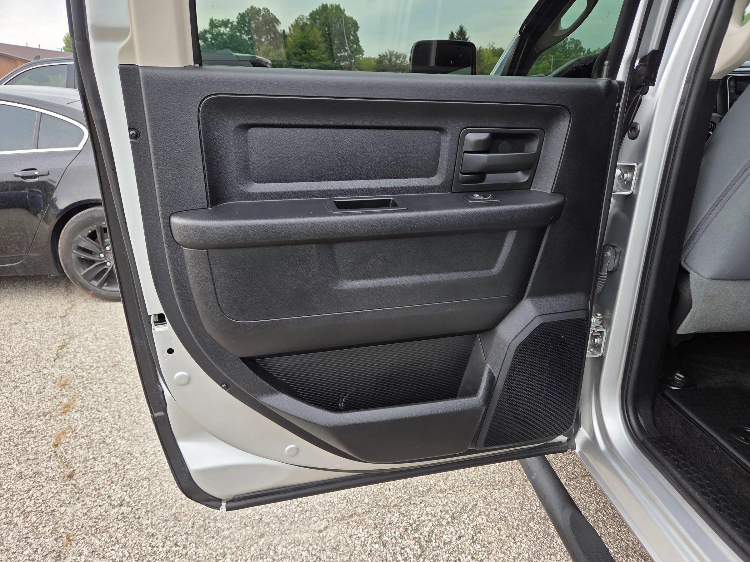 Used 2017 RAM 1500 Express AWD/4WD image 18