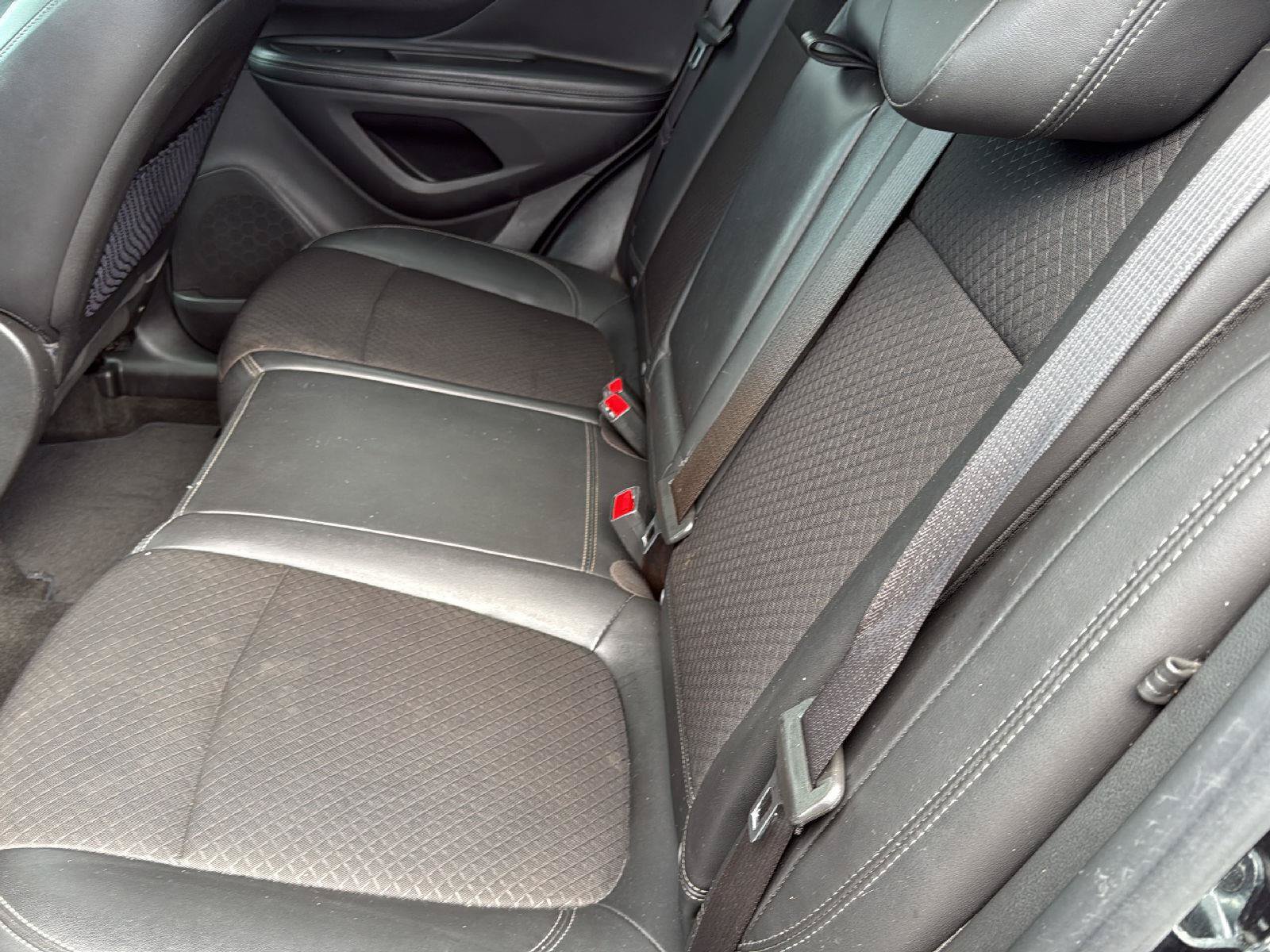 Used 2021 Buick Encore Preferred AWD/4WD image 25