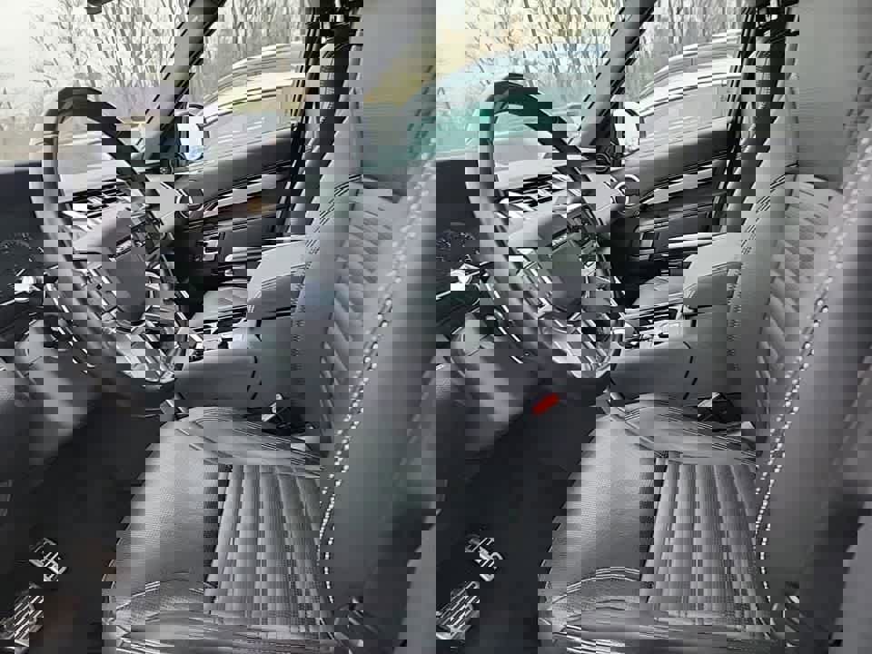 Used 2023 Land Rover Discovery S R-Dynamic image 15