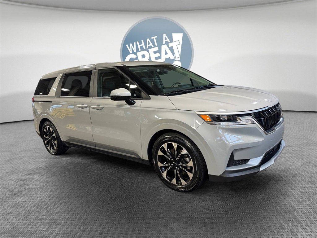 Certified 2024 Kia Carnival EX image 1