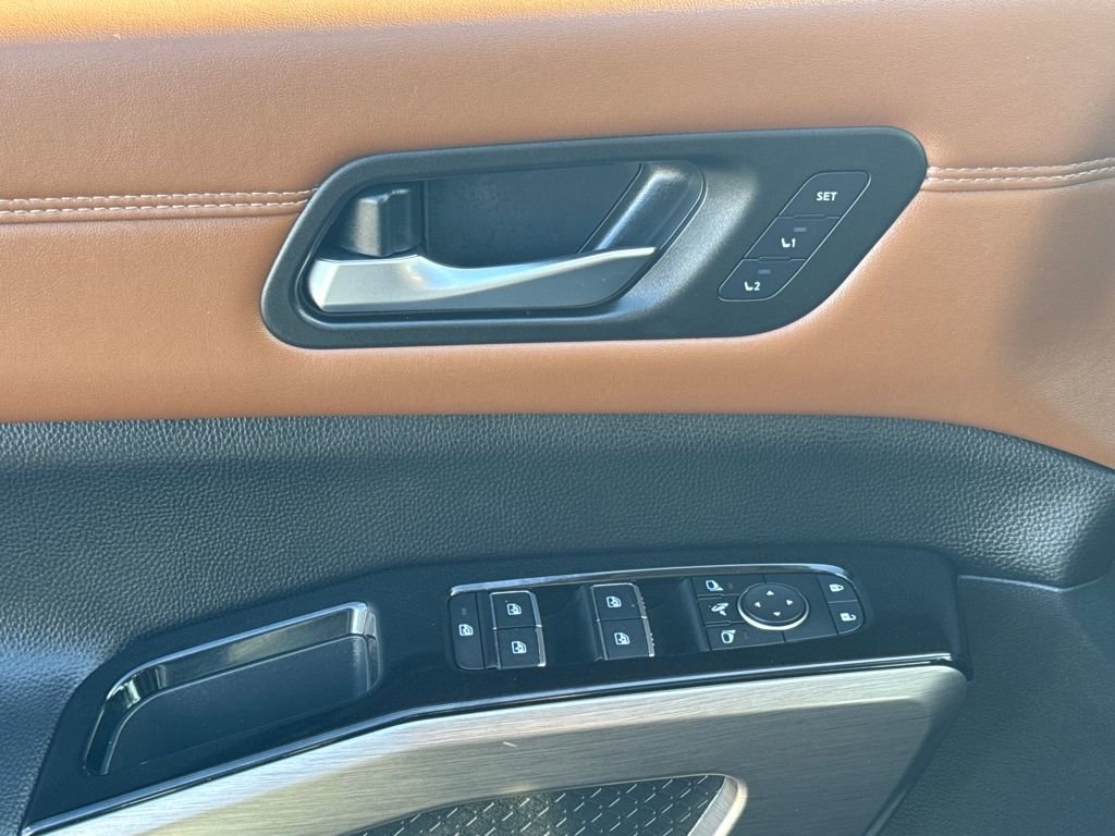 Used 2025 Nissan Pathfinder Platinum w/ Cargo Package image 35