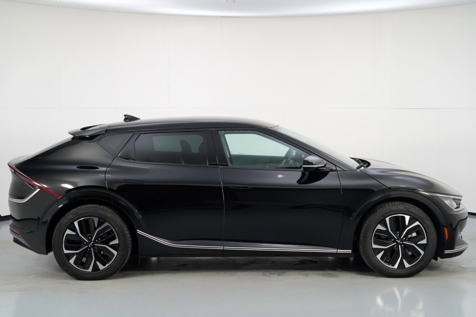 Used 2022 Kia EV6 Wind image 49
