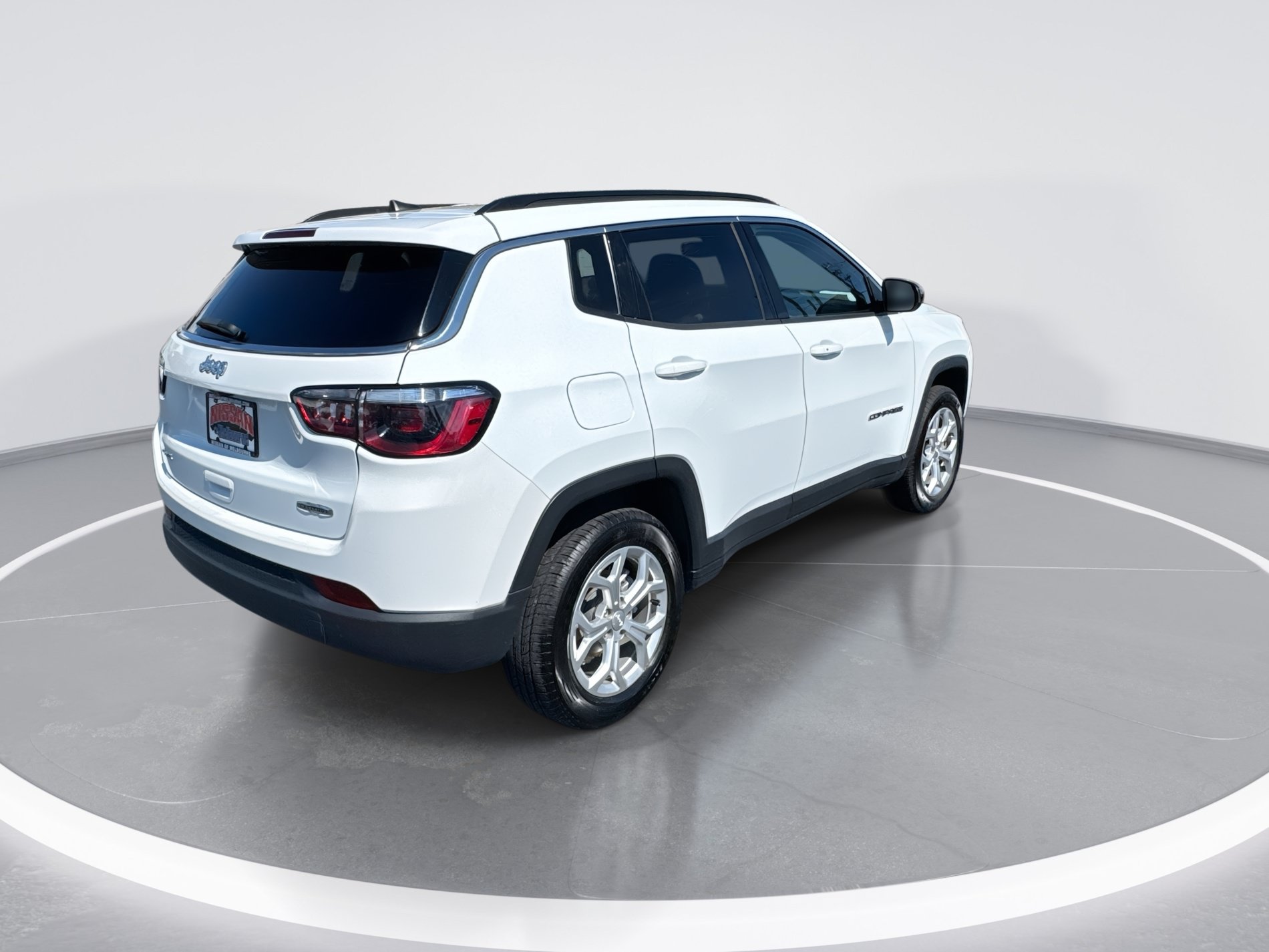 Used 2024 Jeep Compass Latitude AWD/4WD image 4