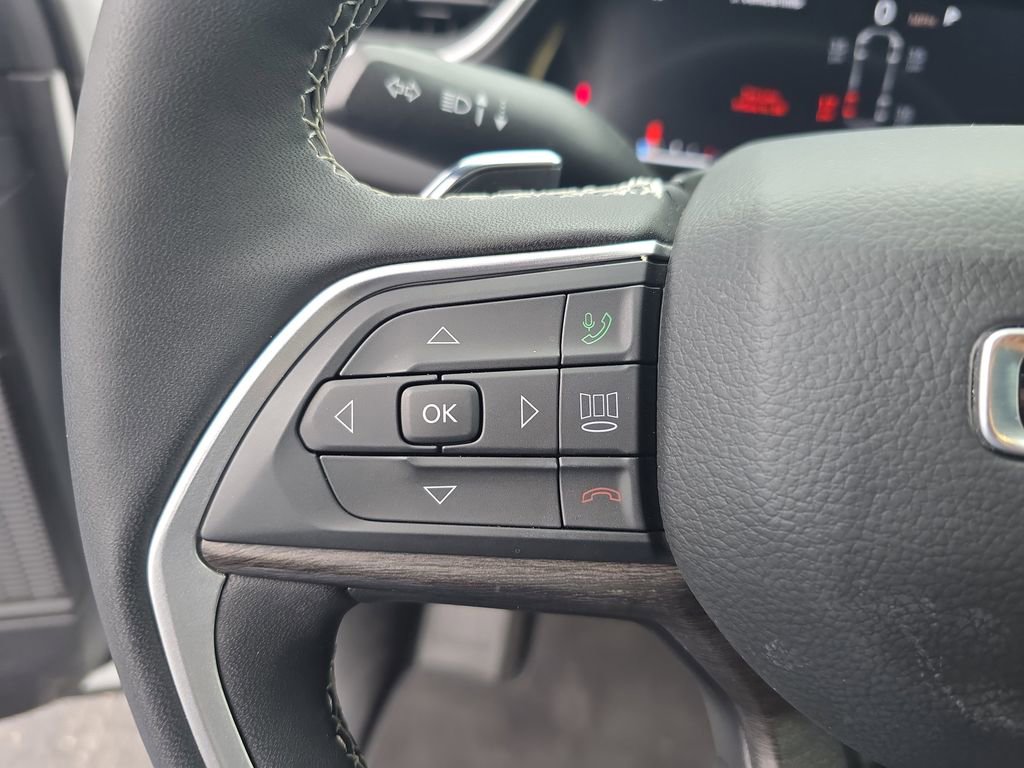 Used 2025 Jeep Grand Cherokee L Limited w/ Black Appearance Package image 22