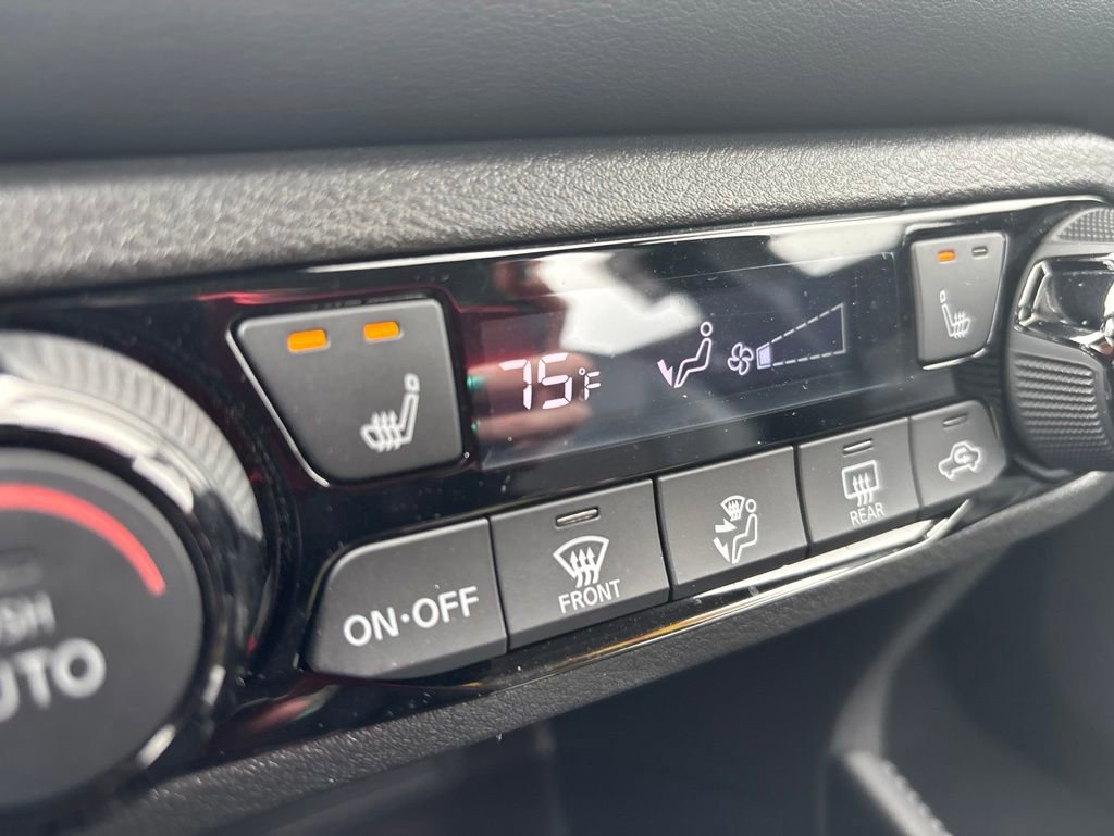 Used 2024 Nissan Kicks SR w/ SR Premium Package FWD image 27