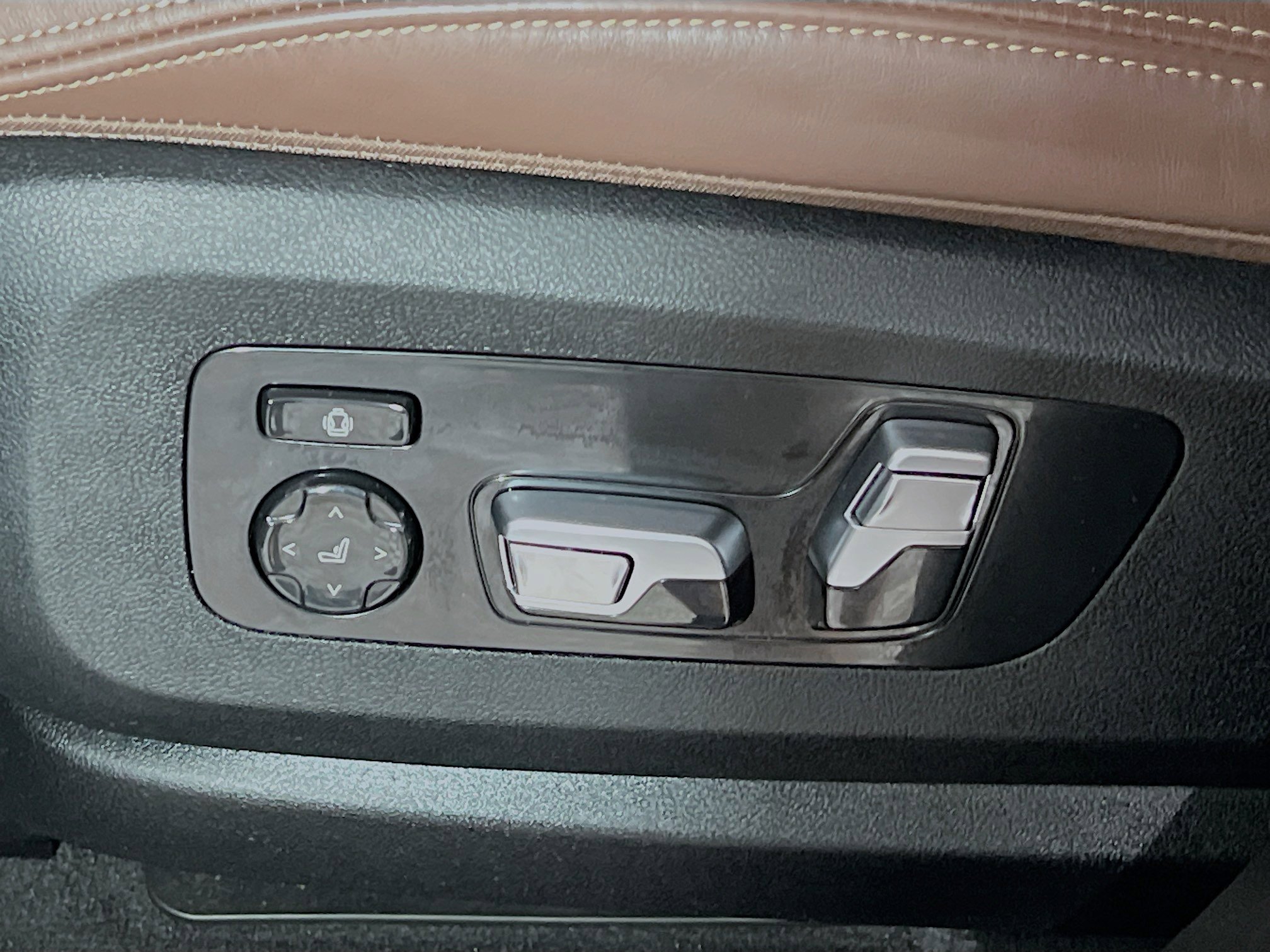 Used 2023 BMW X5 xDrive40i w/ M Sport Package image 16