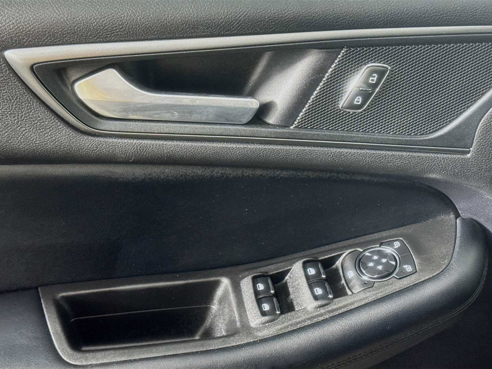 Used 2020 Ford Edge SE AWD/4WD image 15