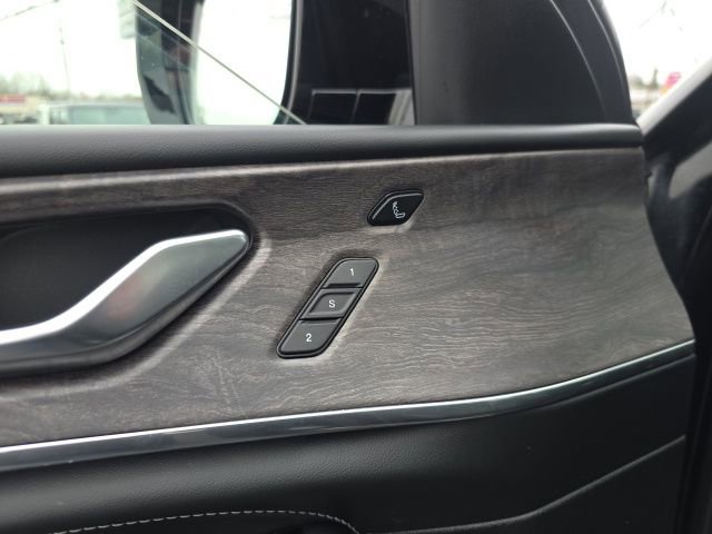 Used 2024 Jeep Grand Cherokee Overland w/ Adv Protech Group III image 12