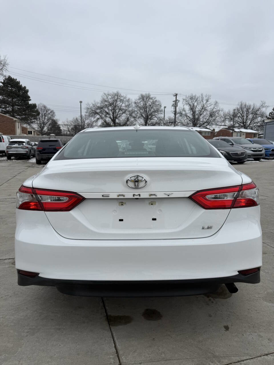 Used 2020 Toyota Camry LE image 5