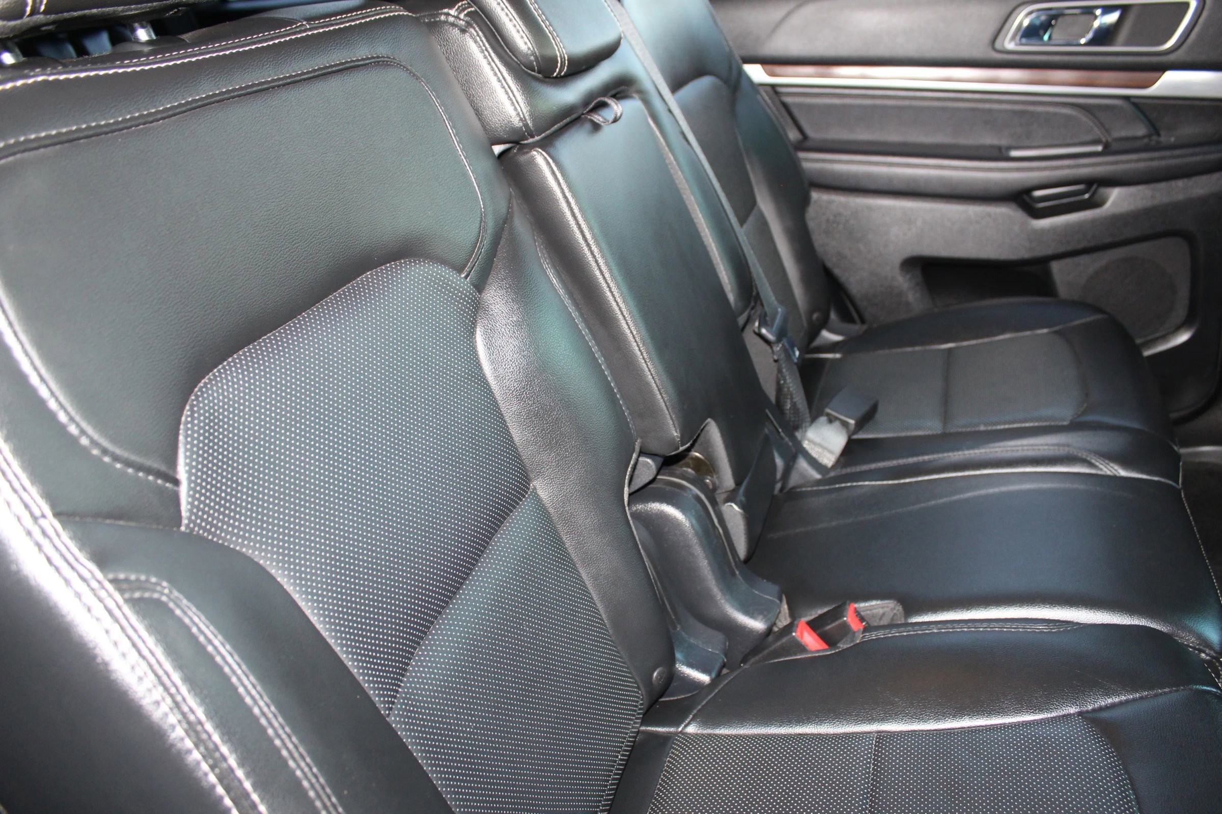 Used 2017 Ford Explorer Limited image 16