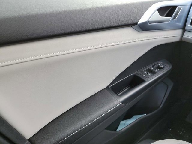 New 2025 Volkswagen Taos SE image 29