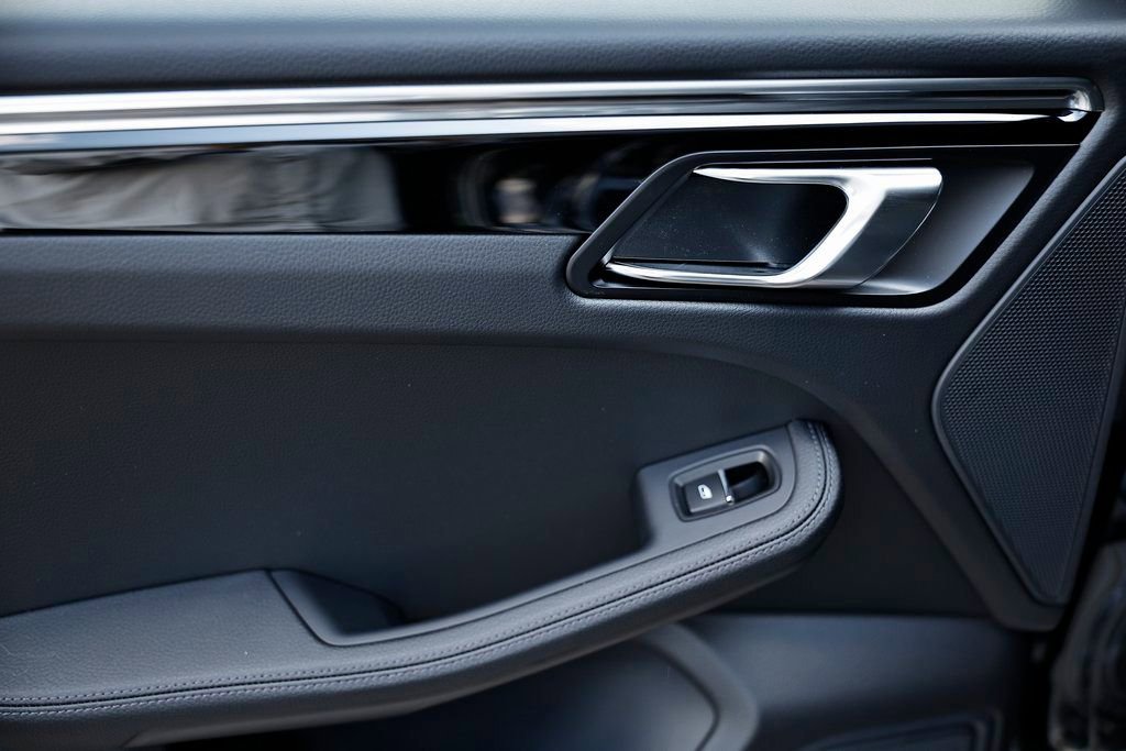 Certified 2026 Porsche Macan image 21