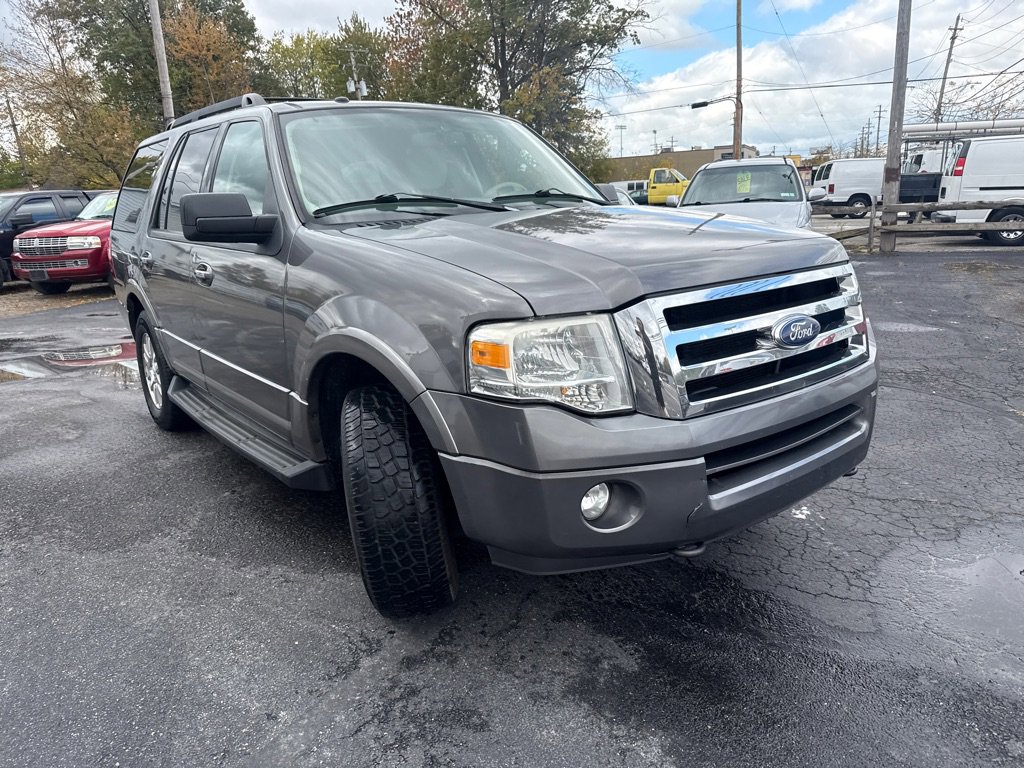 Used 2011 Ford Expedition XLT image 3