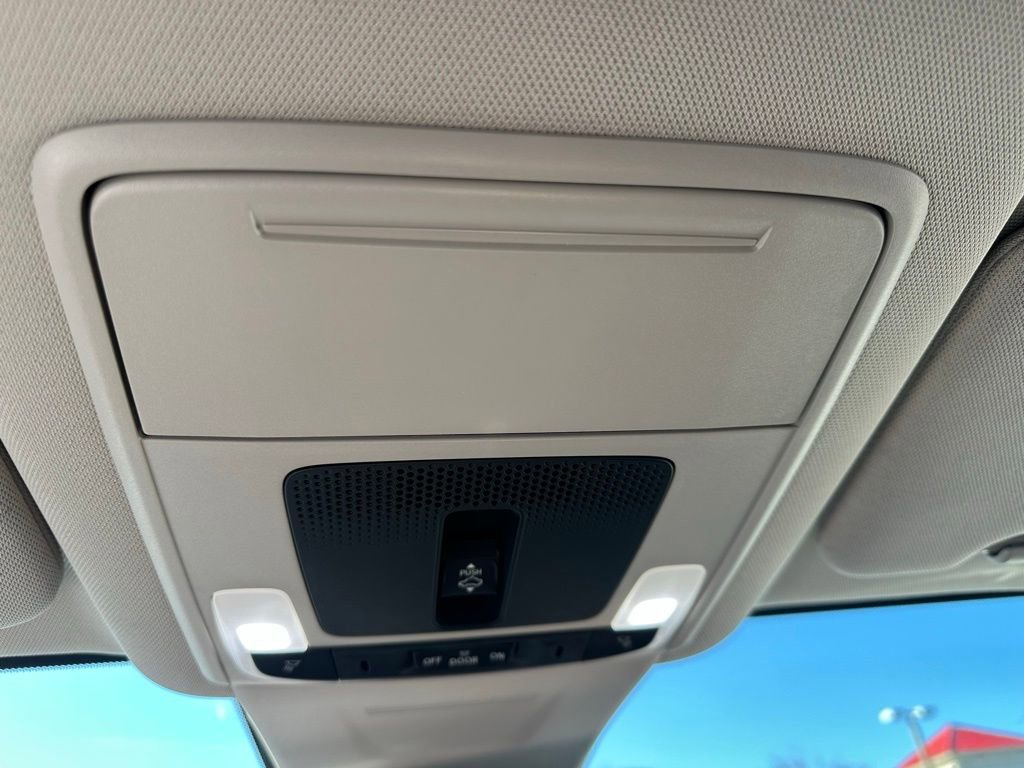 Used 2025 Honda CR-V EX-L image 31