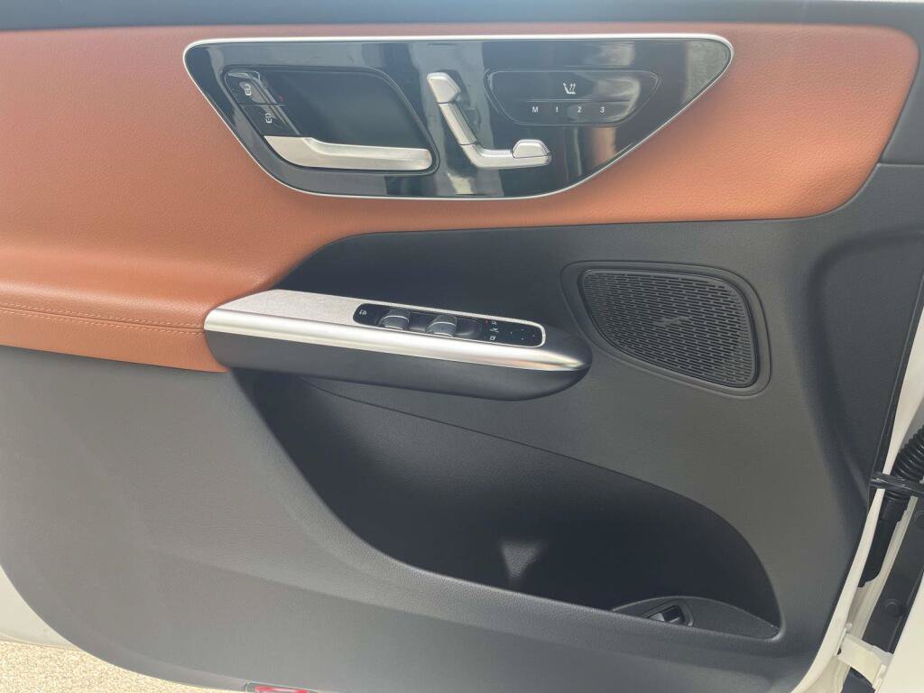 Certified 2025 Mercedes-Benz GLC 300 4MATIC image 36