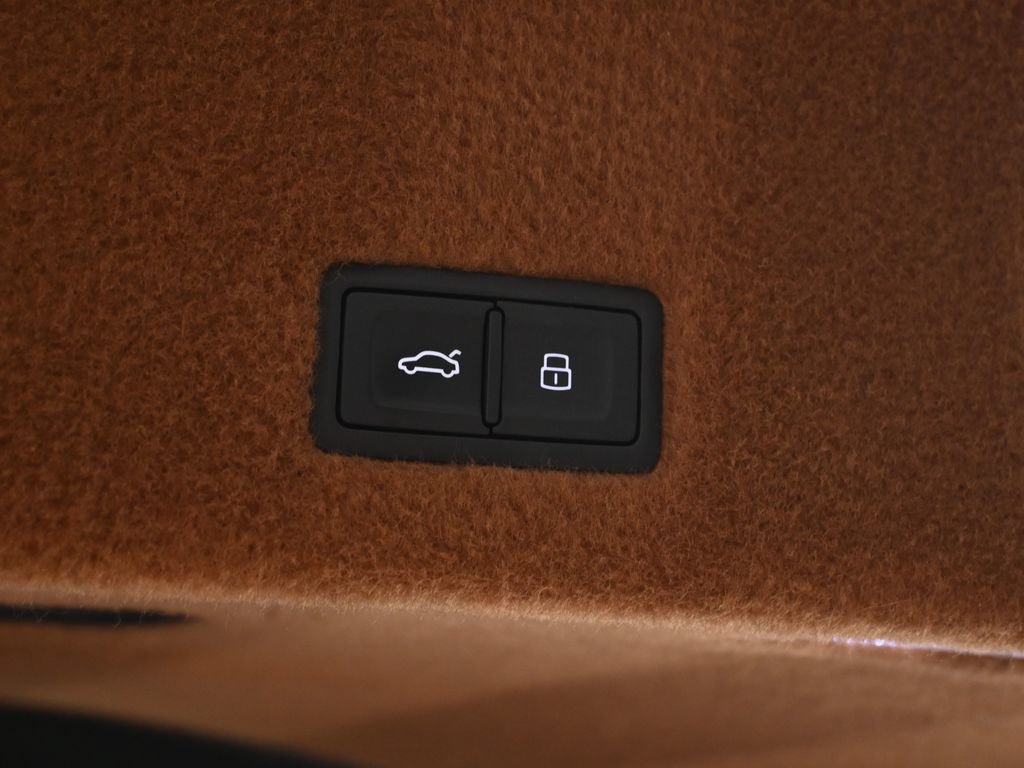 Used 2021 Lamborghini Urus AWD/4WD image 39