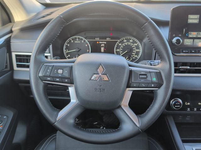 Used 2024 Mitsubishi Outlander SE Black Edition image 21