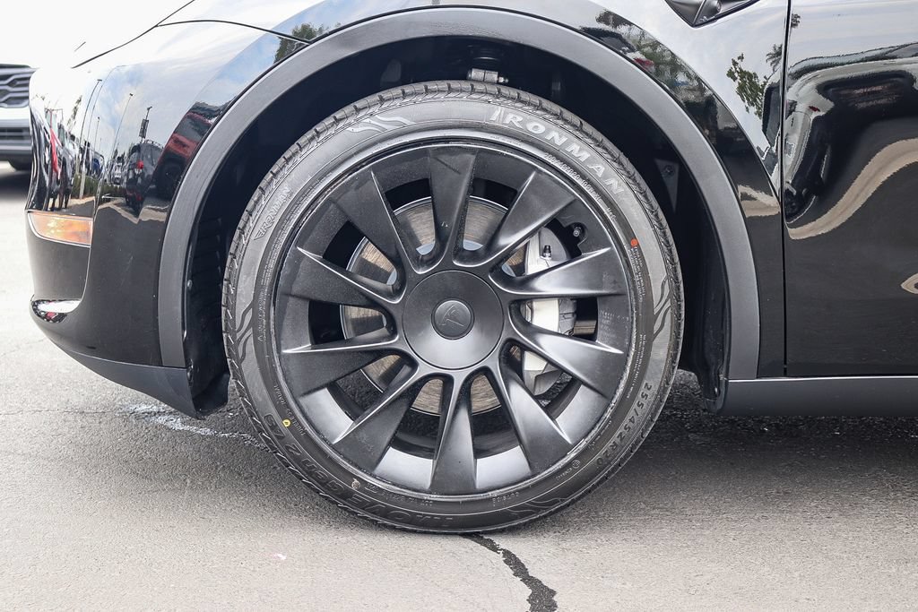 Used 2023 Tesla Model Y AWD image 11
