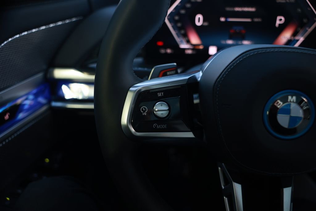 Used 2025 BMW i7 xDrive60 w/ Executive Package image 23